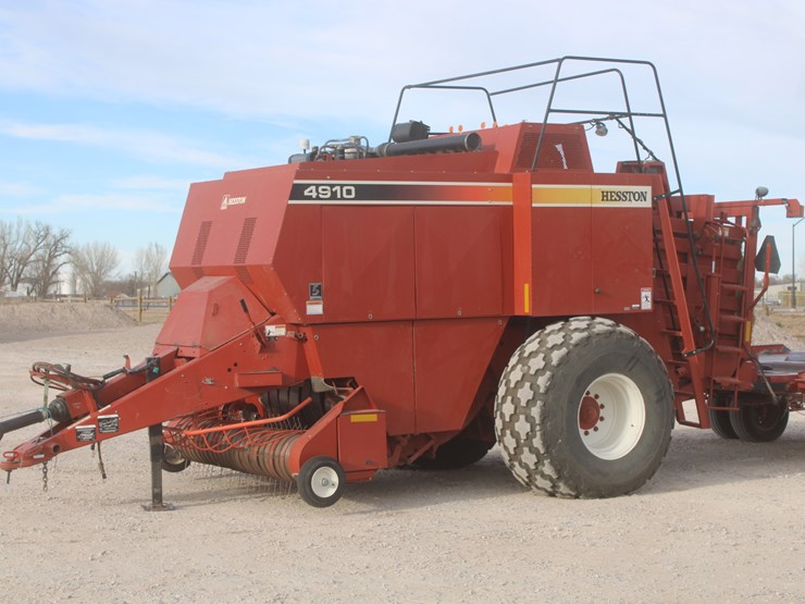 hesston-4910-image-10