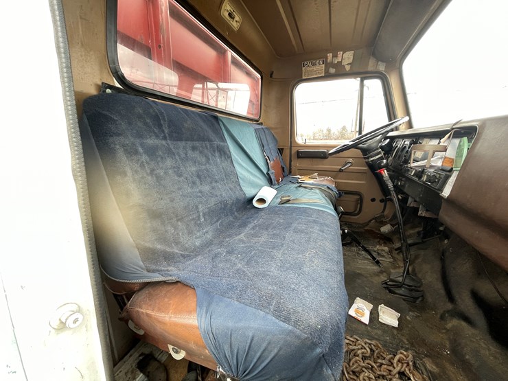 #113-•-1982-international-1754-single-axle-grain-truck-(has-wi-title)-image-61