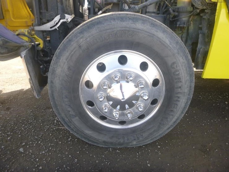 2014-peterbilt-388-image-27