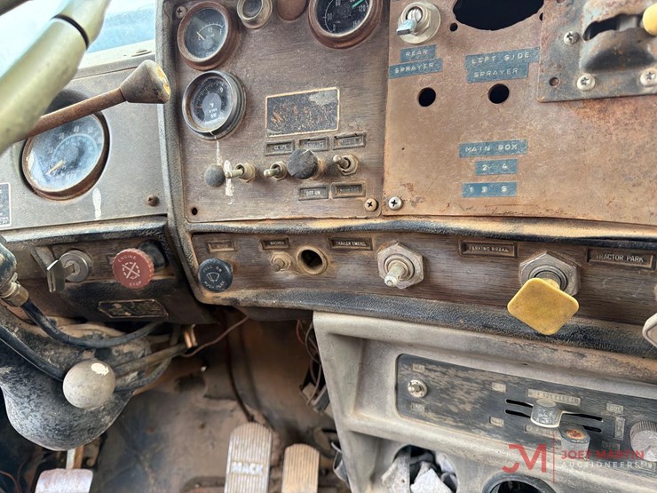 mack-rs686lst-image-23