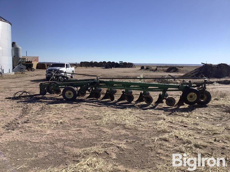 john-deere-8-image-8