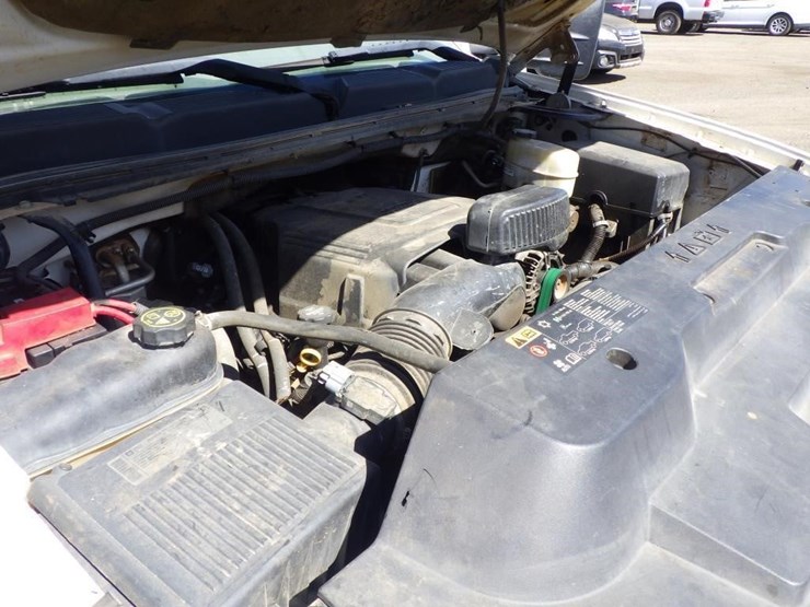 2013-chevrolet-2500hd-image-9