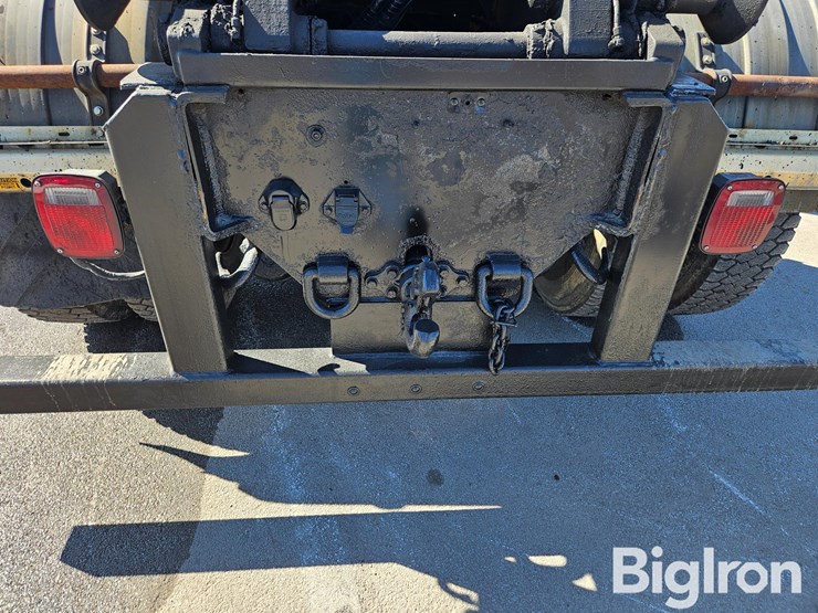 2009-sterling-l9500-image-13