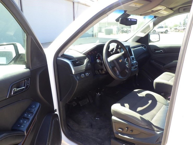 2016-chevrolet-tahoe-image-5