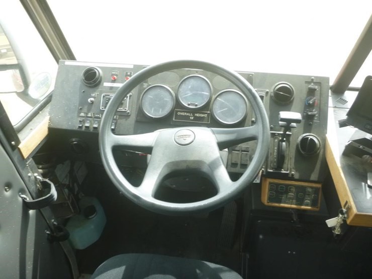 2005-freightliner-mt55-image-34
