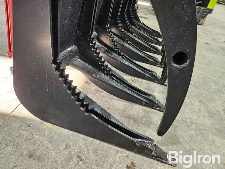 2025-massey-ferguson-730-image-16