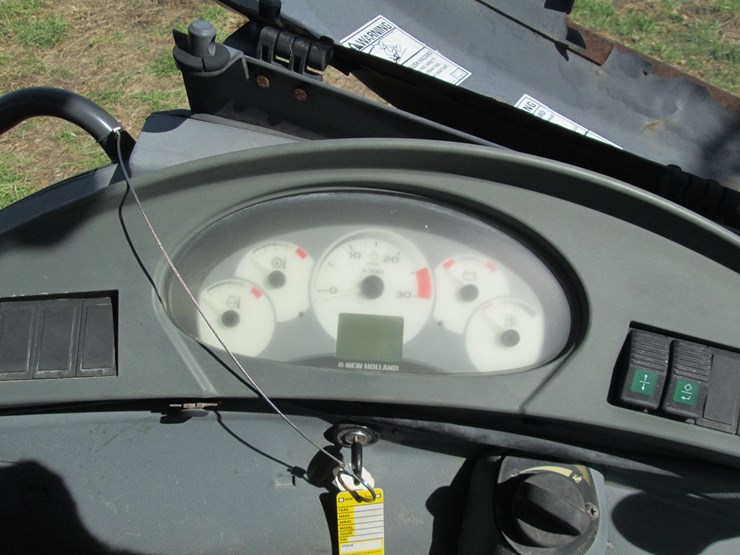 new-holland-b95b-image-47