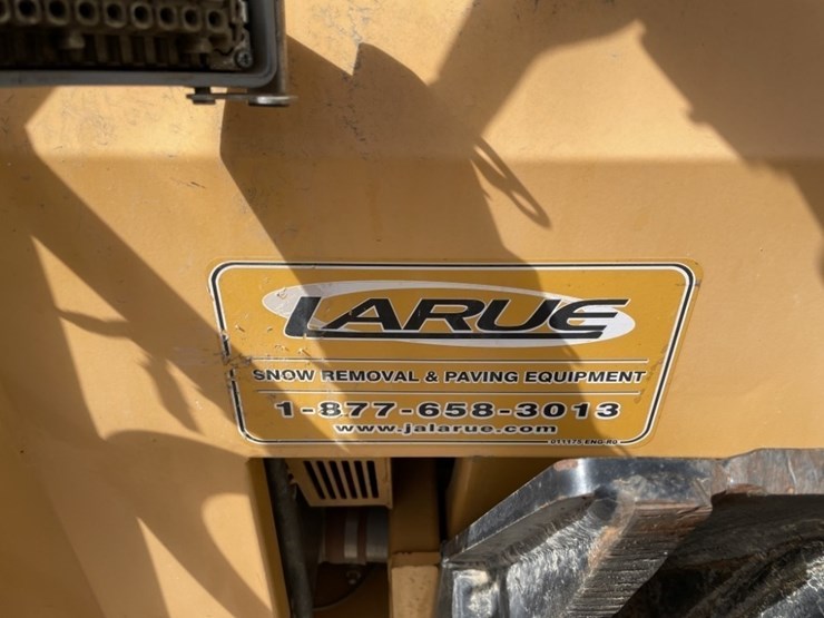2017-larue-d65-two-way-ribbon-snowblower-image-10