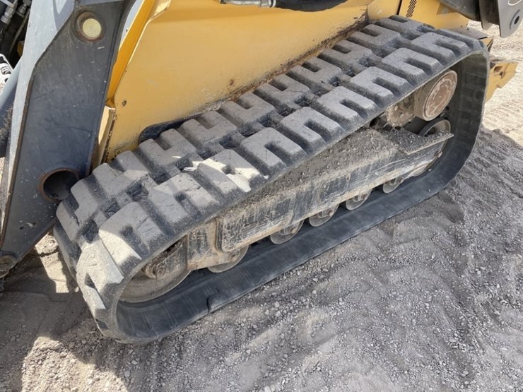 2013-deere-333e-image-11