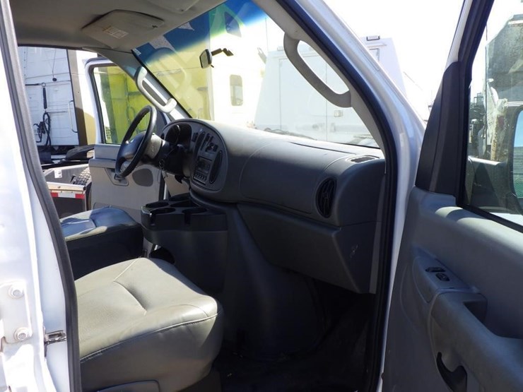 2008-ford-cargo-image-6