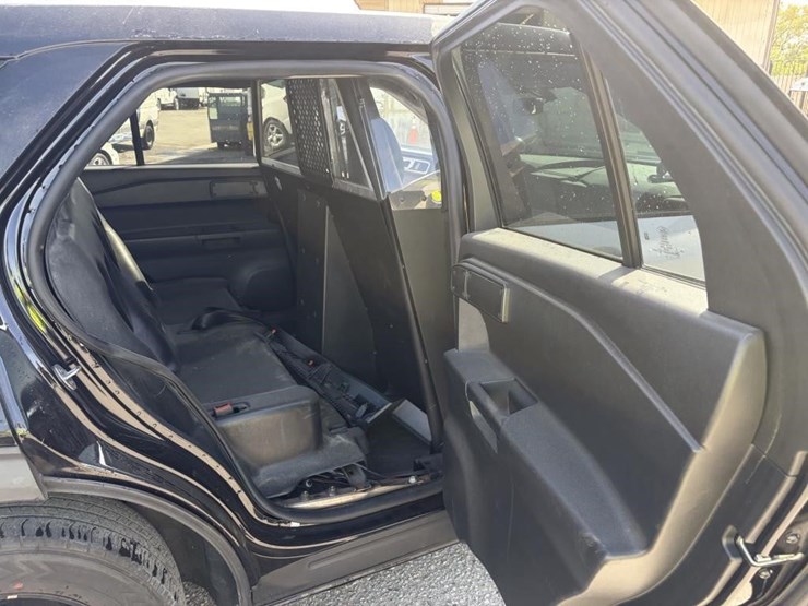 2020-ford-explorer-police-interceptor-image-10