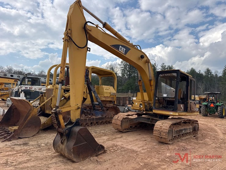 caterpillar-e120b-image-2