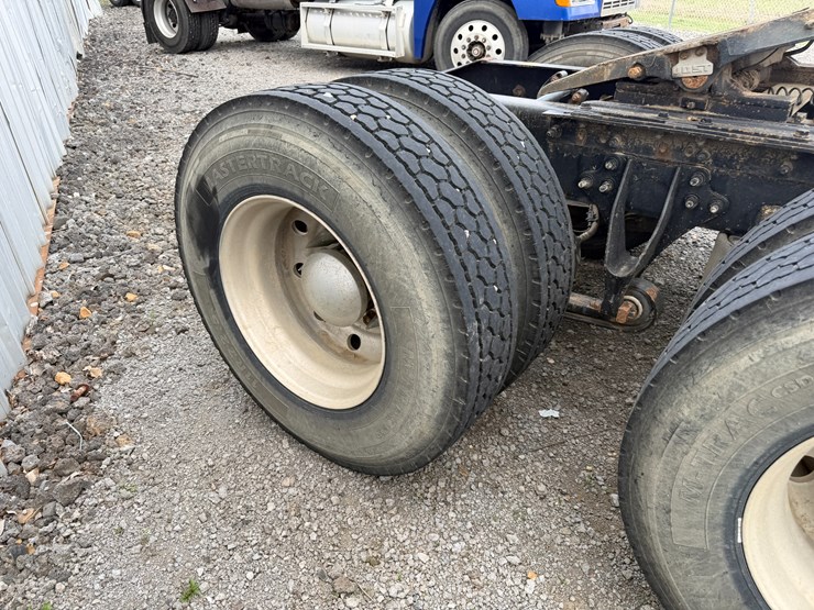 2002-international-9200i-image-11