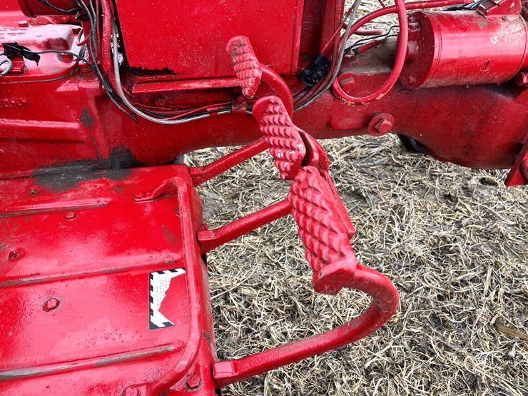 #108-•-mccormick-farmall-b-gas-tractor-image-20