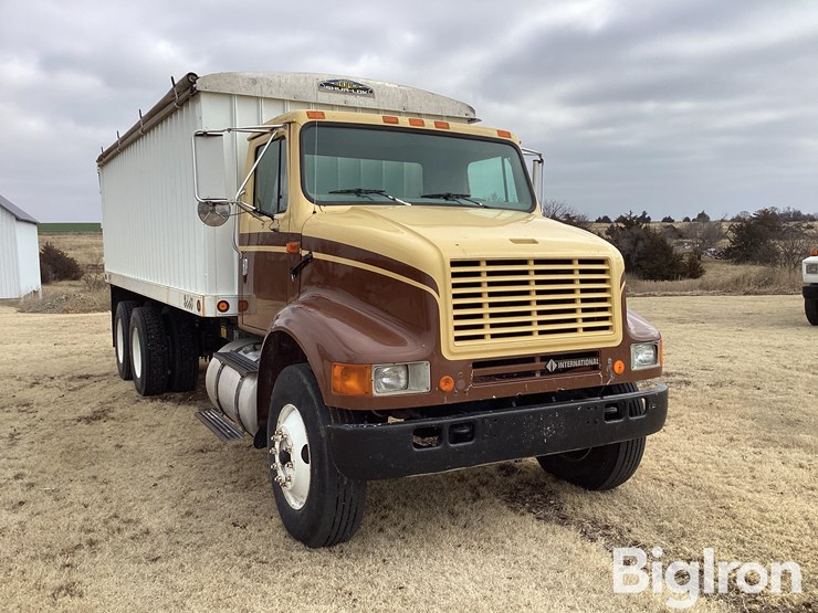 2000-international-8100-image-3