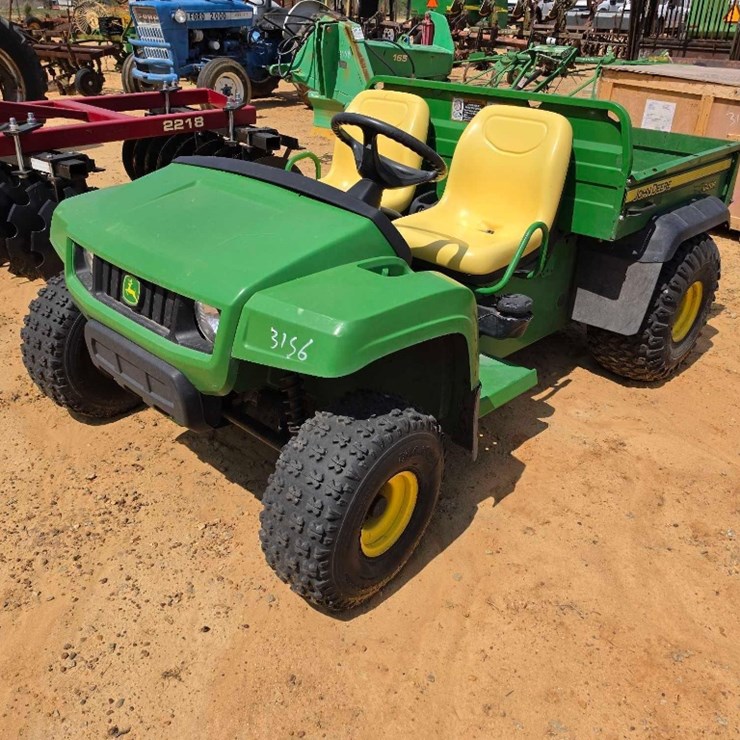 JOHN DEERE GATOR