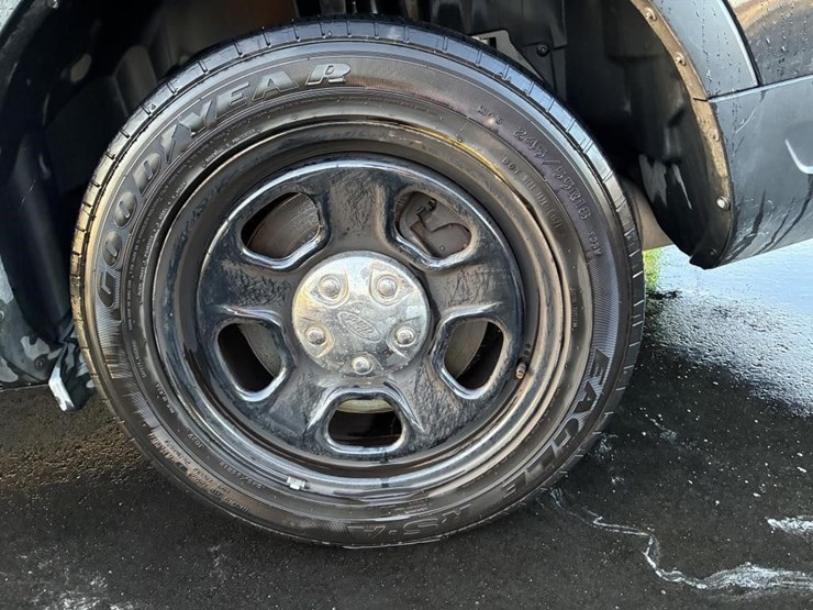 2019-ford-explorer-image-5