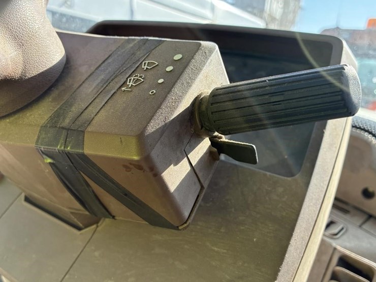 2004-john-deere-6420-image-19