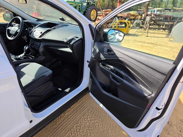 2019-ford-escape-image-8