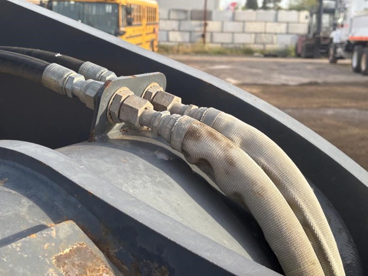 2005-deere-624j-image-16