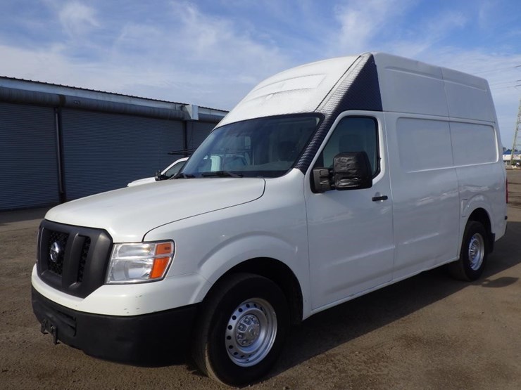 2014-nissan-nv2500-image-1