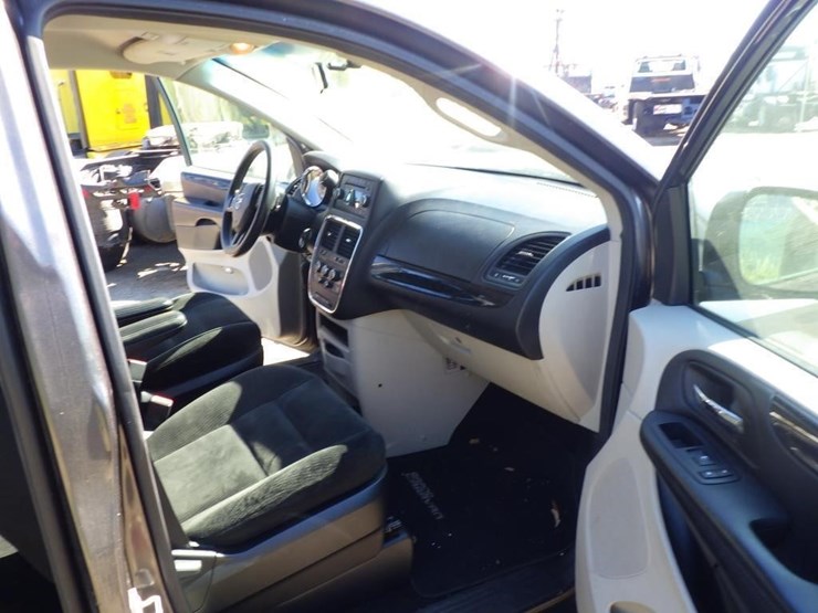 2017-dodge-grand-caravan-image-6