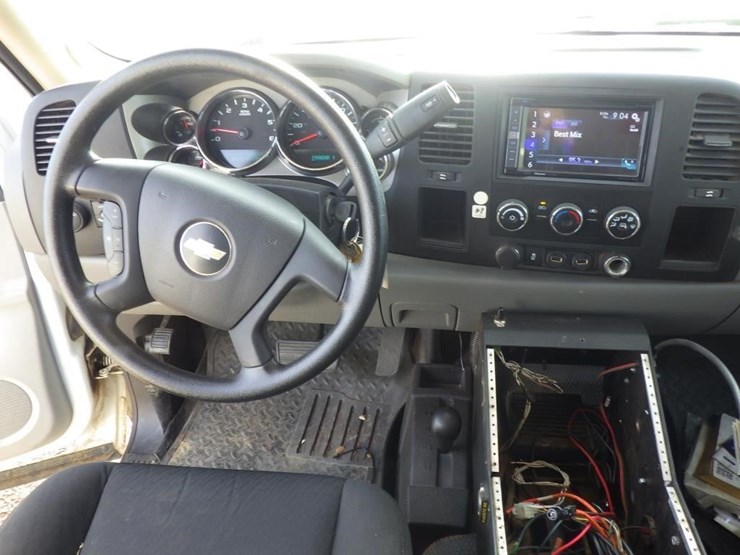 2013-chevrolet-3500hd-image-9