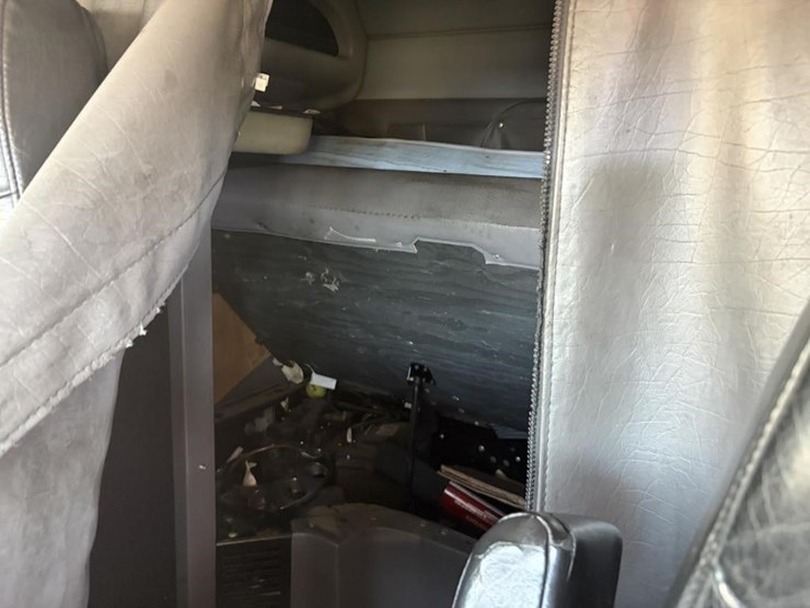 2017-peterbilt-389-image-33