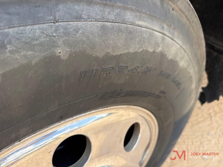 2001-mack-ch613-image-9