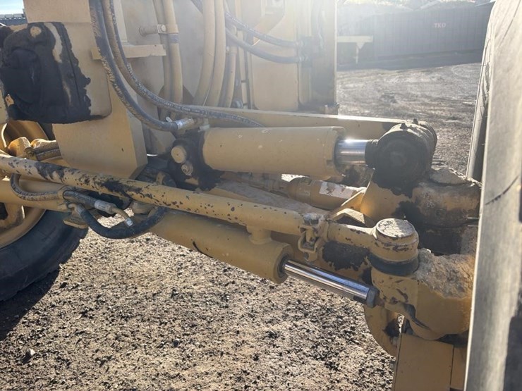 2006-caterpillar-143h-motor-grader-image-18