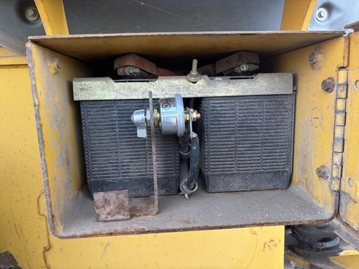 2005-deere-624j-image-63