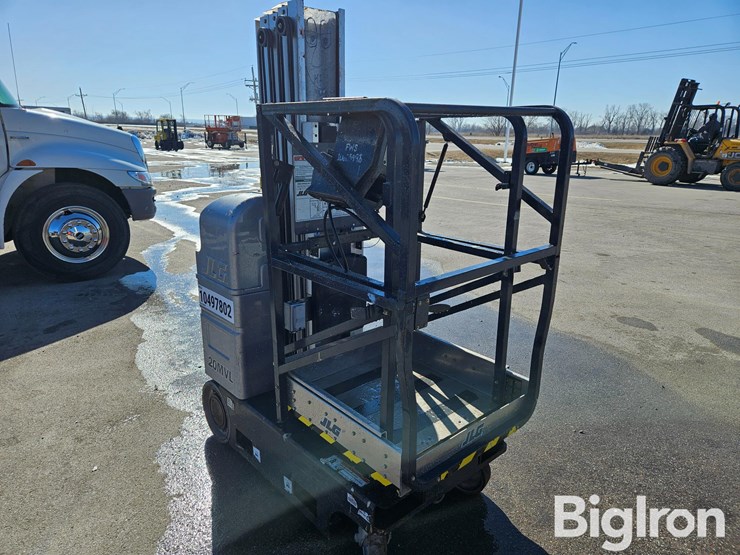 2016-jlg-20mvl-image-3