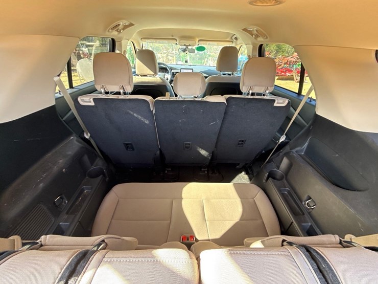 2020-ford-explorer-image-7