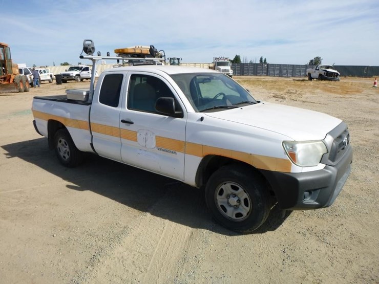 2013-toyota-tacoma-image-3