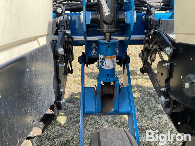 2019-kinze-3200-image-18