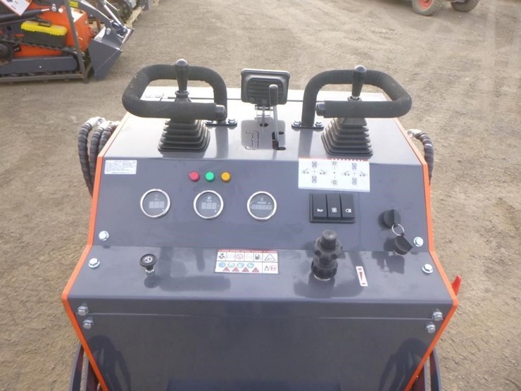 tpm-t460-skid-steer-track-loader-image-13