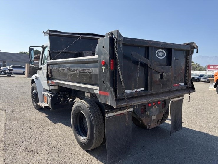 2018-freightliner-m2-106-image-4