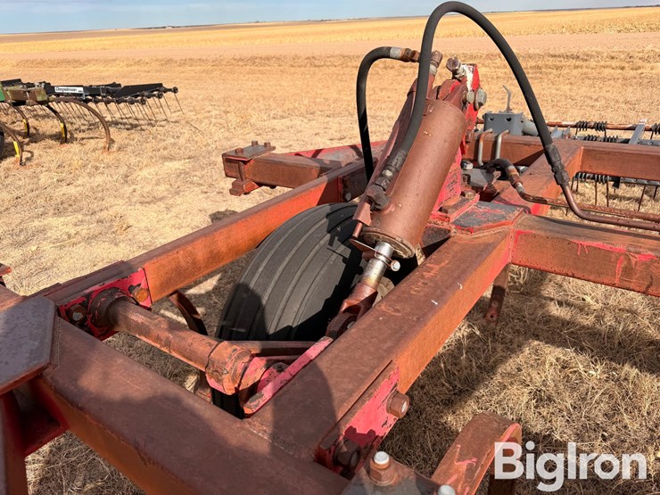 massey-ferguson-128-image-14