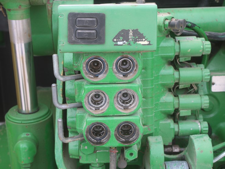 john-deere-8120-image-40