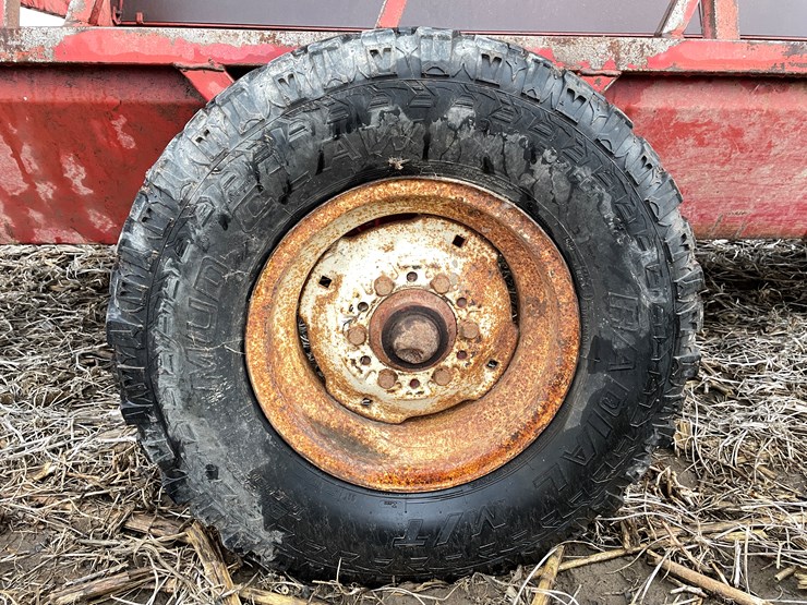 #118-•-h&s-20'-feeder-wagon-image-18