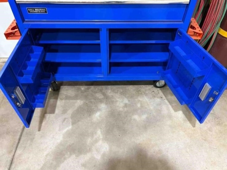 yukon-46"-rolling-tool-cart-image-5