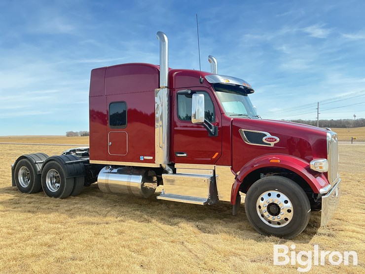 2017-peterbilt-567-image-3