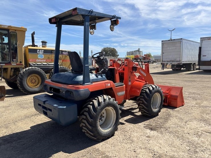 1999-kubota-r520-image-3