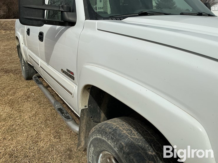 2004-chevrolet-silverado-2500-image-13