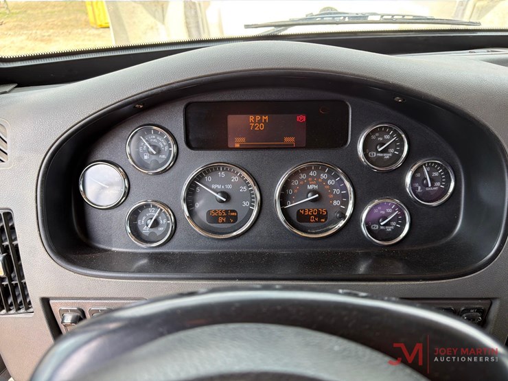 peterbiltpb337-service-truck-image-26