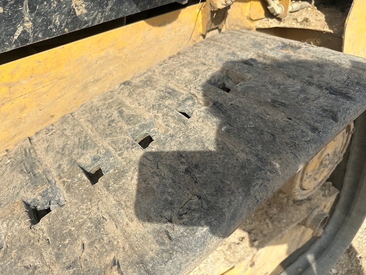 2017-caterpillar-239d-image-52