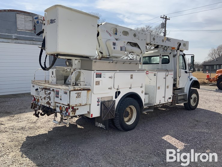 2010-freightliner-m2-106-image-5