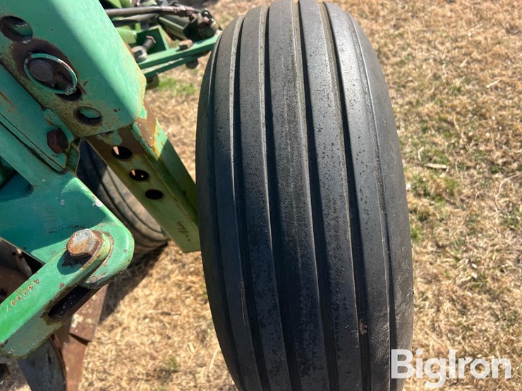 john-deere-2810-image-18