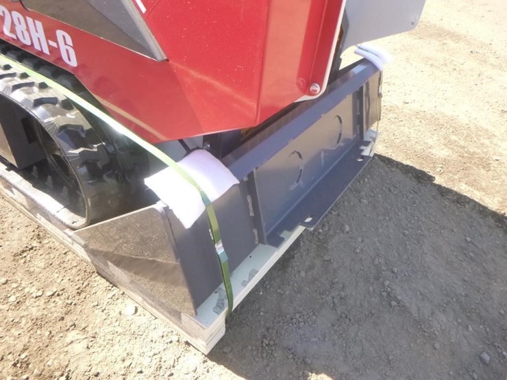 battler-st28h-6-skid-steer-track-loader-image-10