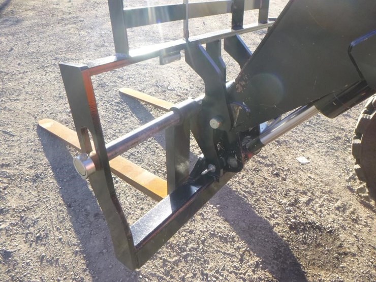 2018-jlg-8042-image-12